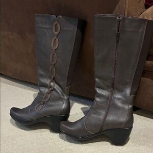 NWOT Naot Dark Brown Heeled Boots with Chain Accent 👵MT